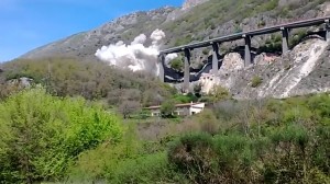 Il 6 aprile scorso la demolizione di due delle diciassette campate del viadotto "Pietrastretta" a Vietri di Potenza